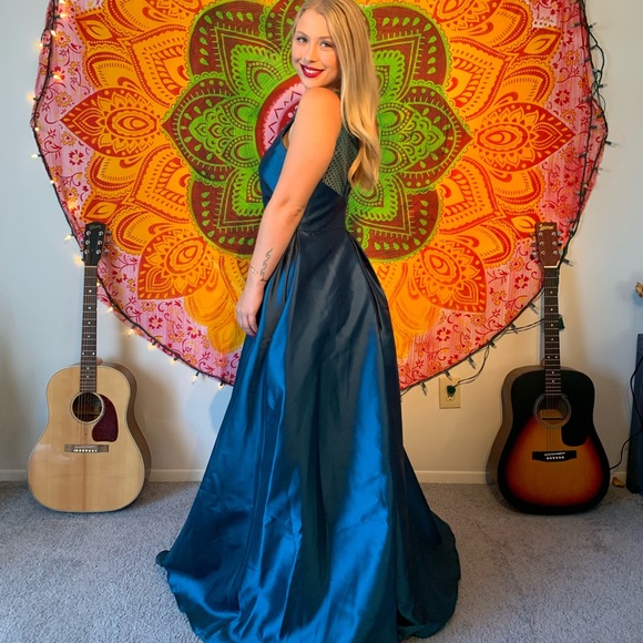 NWT Monique Lhuillier mesh inset ball gown in teal - Picture 6 of 8